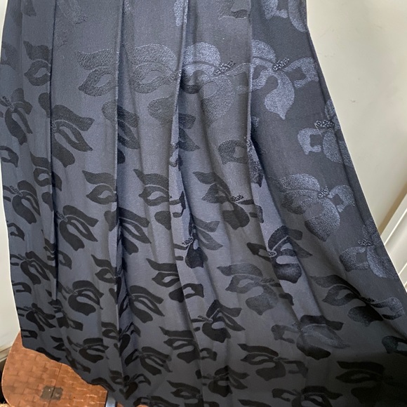 SOLD Vintage 80s Pleated Floral Skirt - Picture 2 of 6